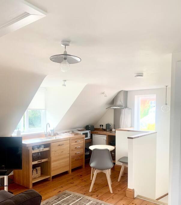 Delightful Ely House Bright And Warm With Cathedral View Apartment Exterior photo